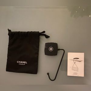 CHANEL Beauty Bag hook with pouch - BRAND NEW -